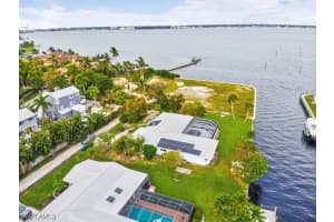 525 Bayside Drive, Fort Myers, FL 33919 Sold 03/07/25