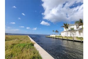 525 Bayside Drive, Fort Myers, FL 33919 Sold 03/07/25