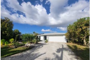 525 Bayside Drive, Fort Myers, FL 33919 Sold 03/07/25