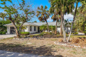 734 Anchor Dr, Sanibel