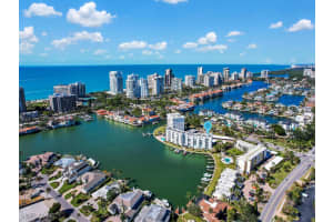 300 Park Shore Drive, Naples, FL 34103 Sold 02/24/25