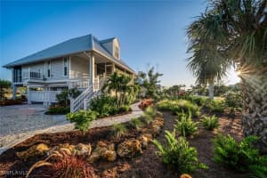 218 Daniel Dr, Sanibel