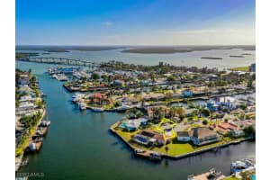 867 Chestnut Court, Marco Island, FL 34145 - MLS#224085202