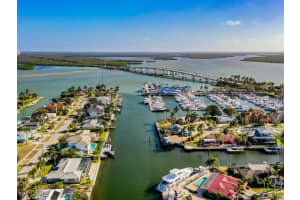 867 Chestnut Court, Marco Island, FL 34145 - MLS#224085202