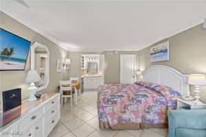 2555 Tamiami Trail, Naples, FL 34103 Sold 04/01/25