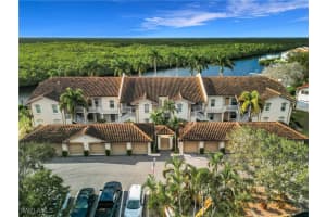 162 Newport Dr 1202, Naples