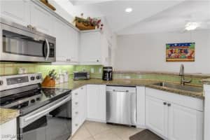 410 Bayfront Place, Naples, FL 34102 - MLS#224086721
