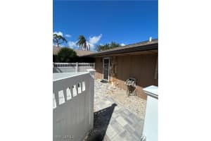 4301 Island Circle, Fort Myers, FL 33919 - MLS#224087253