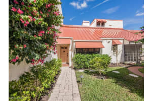 631 Serendipity Dr, Naples