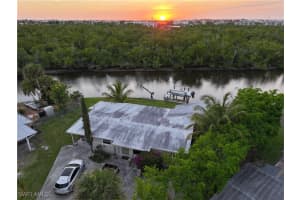 1842 Harbor Pl, Naples