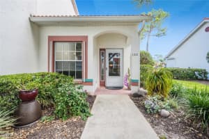 636 Windsor Sq 102, Naples