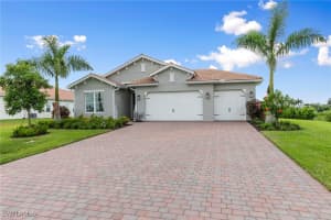 18006 Sandtrap Dr, Naples