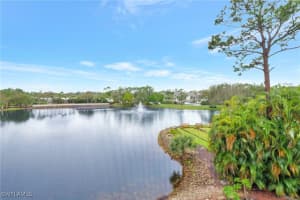 720 Waterford Dr 302, Naples
