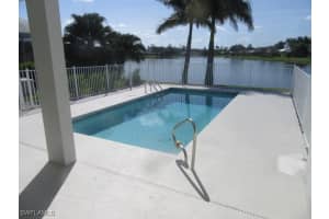 592 Crossfield Cir, Naples
