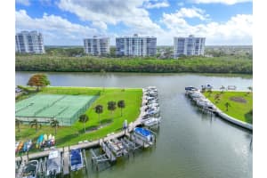 15 Bluebill Avenue, Naples, FL 34108 - MLS#224089165