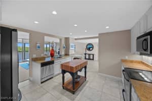 15 Bluebill Avenue, Naples, FL 34108 - MLS#224089165