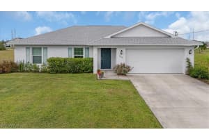 1015 Nw 22nd Ter, Cape Coral