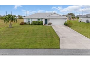 1015 22nd Terrace, Cape Coral, FL 33993 - MLS#224089195