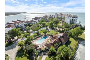 221 La Peninsula Boulevard, Naples, FL 34113 - MLS#224089245