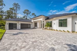 1125 Oakes Blvd, Naples
