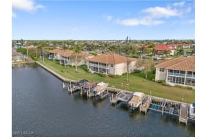 218 Waterway Ct 4-202, Marco Island