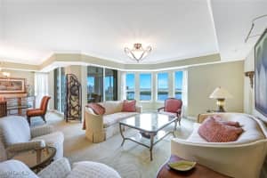 285 Grande Way, Naples, FL 34110 Sold 04/30/25