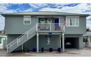 75 Friendship Ln, Englewood