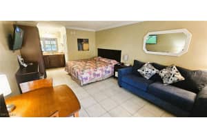 2555 9th Street, Naples, FL 34103 Sold 12/17/24