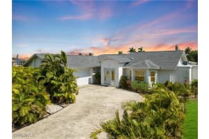 930 Sw 28th St, Cape Coral