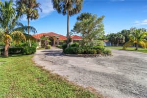 290 2nd Street, Naples, FL 34120 Sold 04/02/25