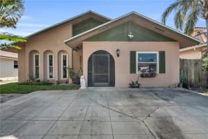 828 104th Avenue, Naples, FL 34108 - MLS#224091903