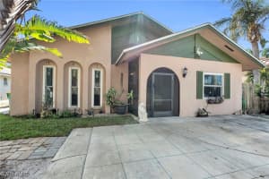 828 104th Avenue, Naples, FL 34108 - MLS#224091903