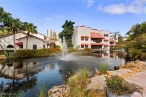 525 Serendipity Dr 525, Naples