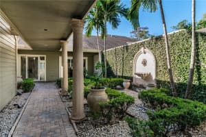 389 Edgemere Way, Naples, FL 34105 Sold 02/07/25