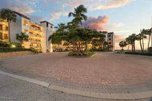 534 La Peninsula Boulevard, Naples, FL 34113 Sold 12/20/24