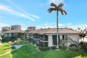 657 Seaview Court, Marco Island, FL 34145 Sold 03/03/25
