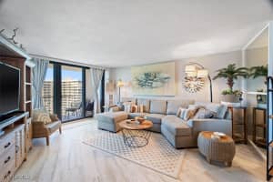 320 Seaview Court, Marco Island, FL 34145 Sold 02/18/25