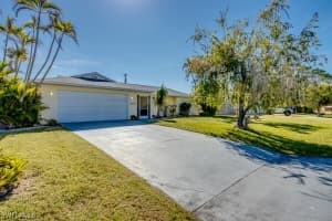 318 33rd Terrace, Cape Coral, FL 33904 - MLS#224093228