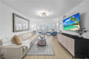 272 Banyan Boulevard, Naples, FL 34102 Sold 04/10/25