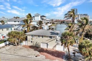 130 Palermo Circle, Fort Myers Beach, FL 33931 - MLS#224094262