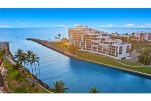 2302 Gulf Shore Boulevard, Naples, FL 34103 Sold 04/23/25