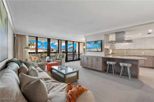 2302 Gulf Shore Boulevard, Naples, FL 34103 Sold 04/23/25