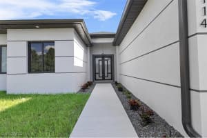 962 Iris Street, Lehigh Acres, FL 33974 Sold 06/06/25