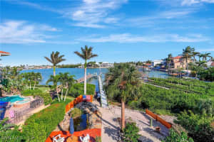 86 Dolphin Circle, Naples, FL 34113 Sold 03/10/25