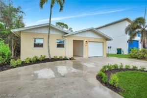 807 108th Avenue, Naples, FL 34108 - MLS#224095336