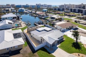 126 Albatross St, Fort Myers Beach