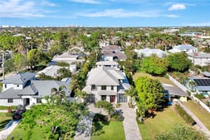 739 5th Avenue, Naples, FL 34102 - MLS#224095638