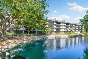 600 Neapolitan Way, Naples, FL 34103 - MLS#224095790