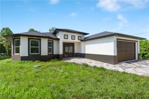 2604 11th Street, Lehigh Acres, FL 33976 Sold 01/22/25