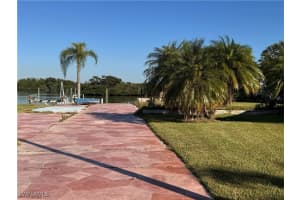 321 Shoreland Drive, Fort Myers, FL 33905 - MLS#224096505